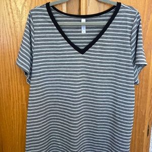 2XL Christy V-neck t-shirt from Lularoe.  In excellent used condition
